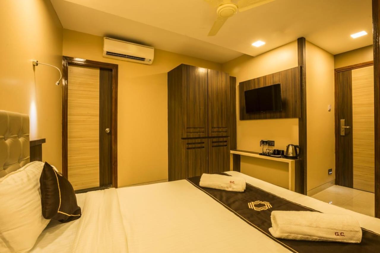 Hotel Golden Crown Mumbai Exteriör bild