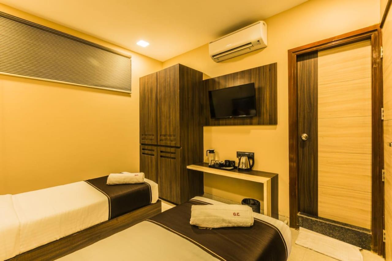 Hotel Golden Crown Mumbai Exteriör bild
