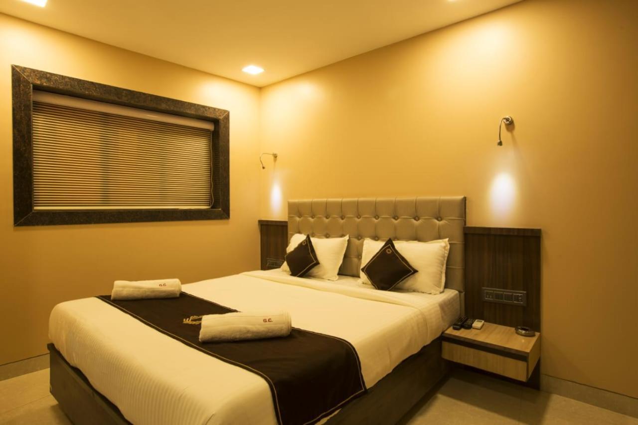 Hotel Golden Crown Mumbai Exteriör bild