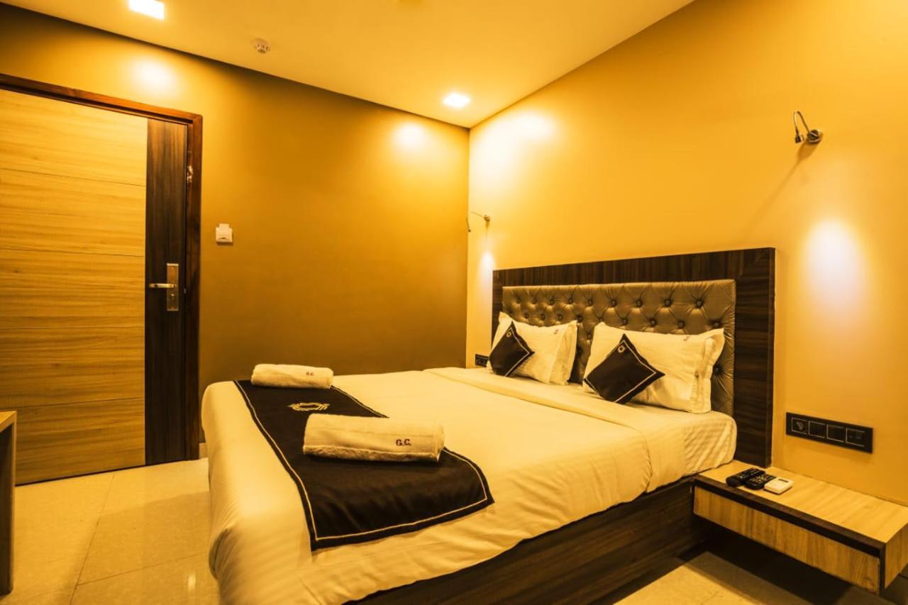 Hotel Golden Crown Mumbai Exteriör bild