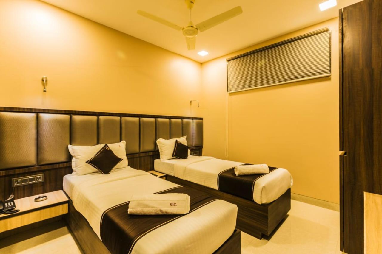 Hotel Golden Crown Mumbai Exteriör bild